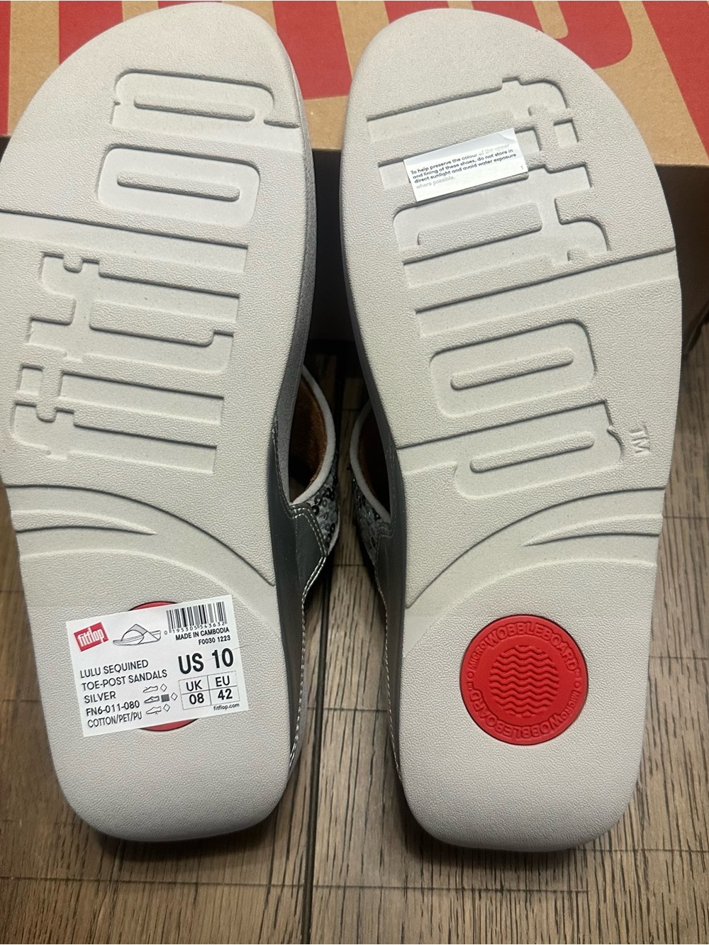 Fitflop Lulu Silver Sequin Thong Sandals for Women NIB Size 10 - Picture 3 of 4